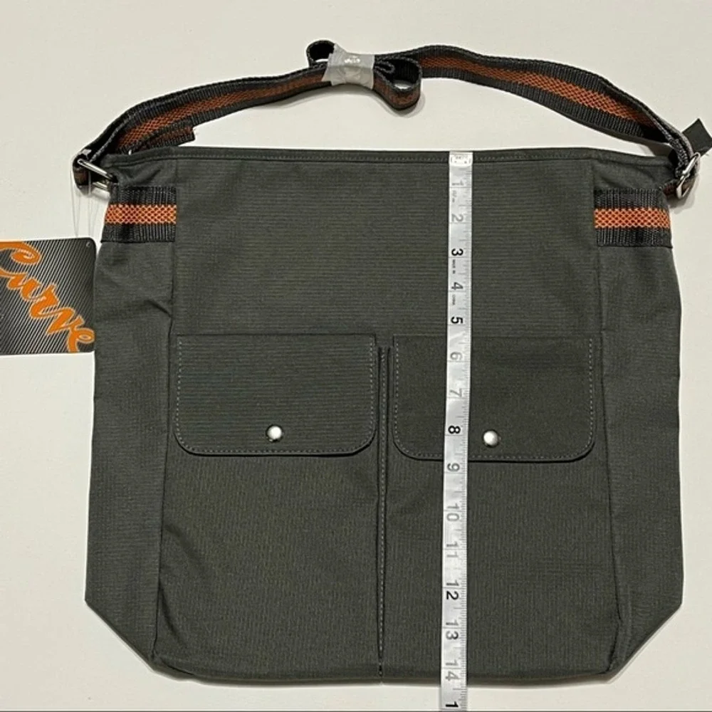Curve messenger bag
